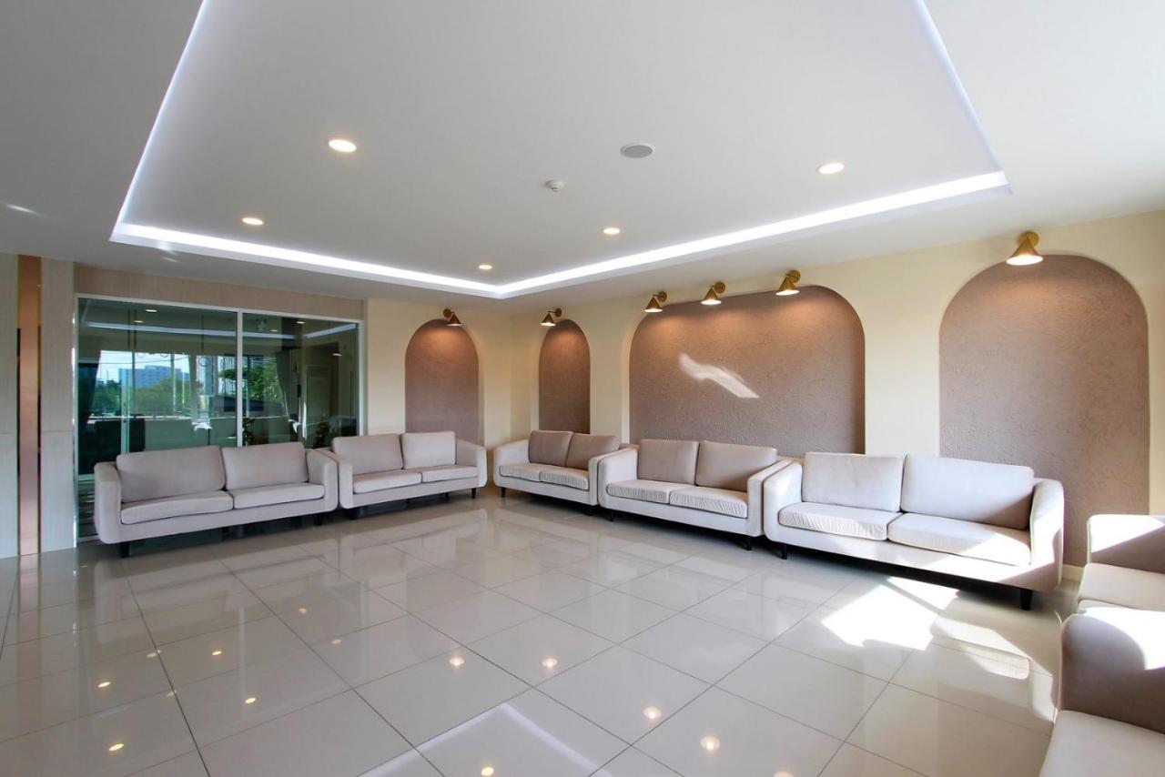 The Leisure Hotel Bang Bo Bagian luar foto