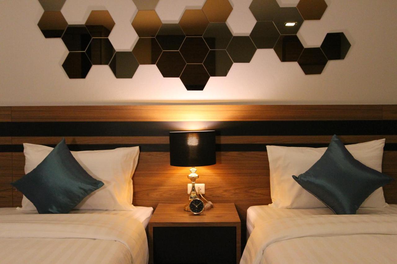 The Leisure Hotel Bang Bo Bagian luar foto
