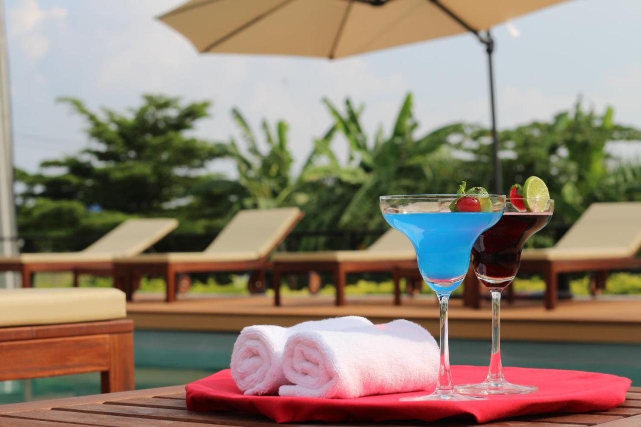 The Leisure Hotel Bang Bo Bagian luar foto