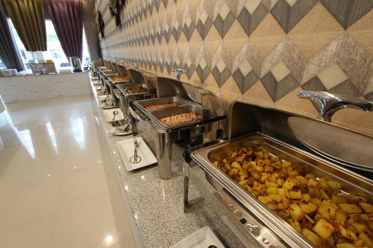 The Leisure Hotel Bang Bo Bagian luar foto