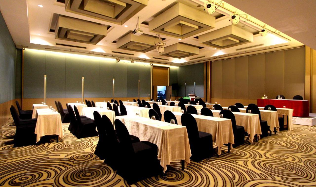 The Leisure Hotel Bang Bo Bagian luar foto